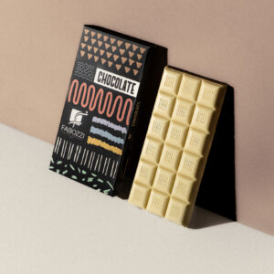 TAVOLETTA AL CIOCCOLATO BIANCO CON NOCCIOLA